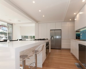 stone-kitchen-island-benchtop-white-80mm-mitred-edge-join-artarmon-sydney-benchmark-stonemasons