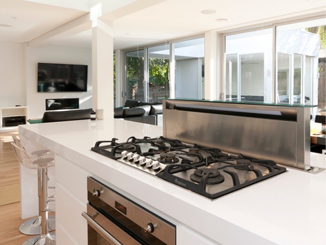 white-stone-kitchen-island-bench-80mm-mitred-edge-join-artarmon-sydney-benchmark-stonemasons